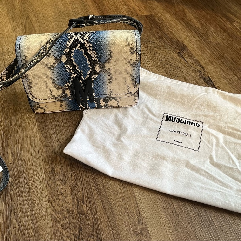 NWT MOSCHINO
Embossed Leather Shoulder Bag